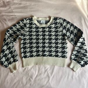 Pink Rose Black & White Houndstooth Sweater – Size Medium
